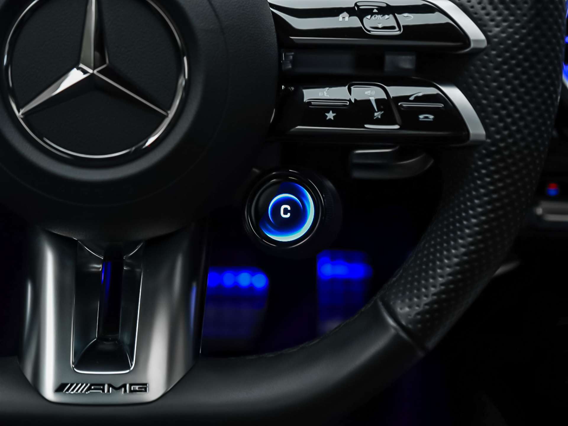 MERCEDES-BENZ A 35 AMG 4Matic+ 8G-DCT *Limousine*Panorama*Aero Paket*Multibeam LED*-image-32