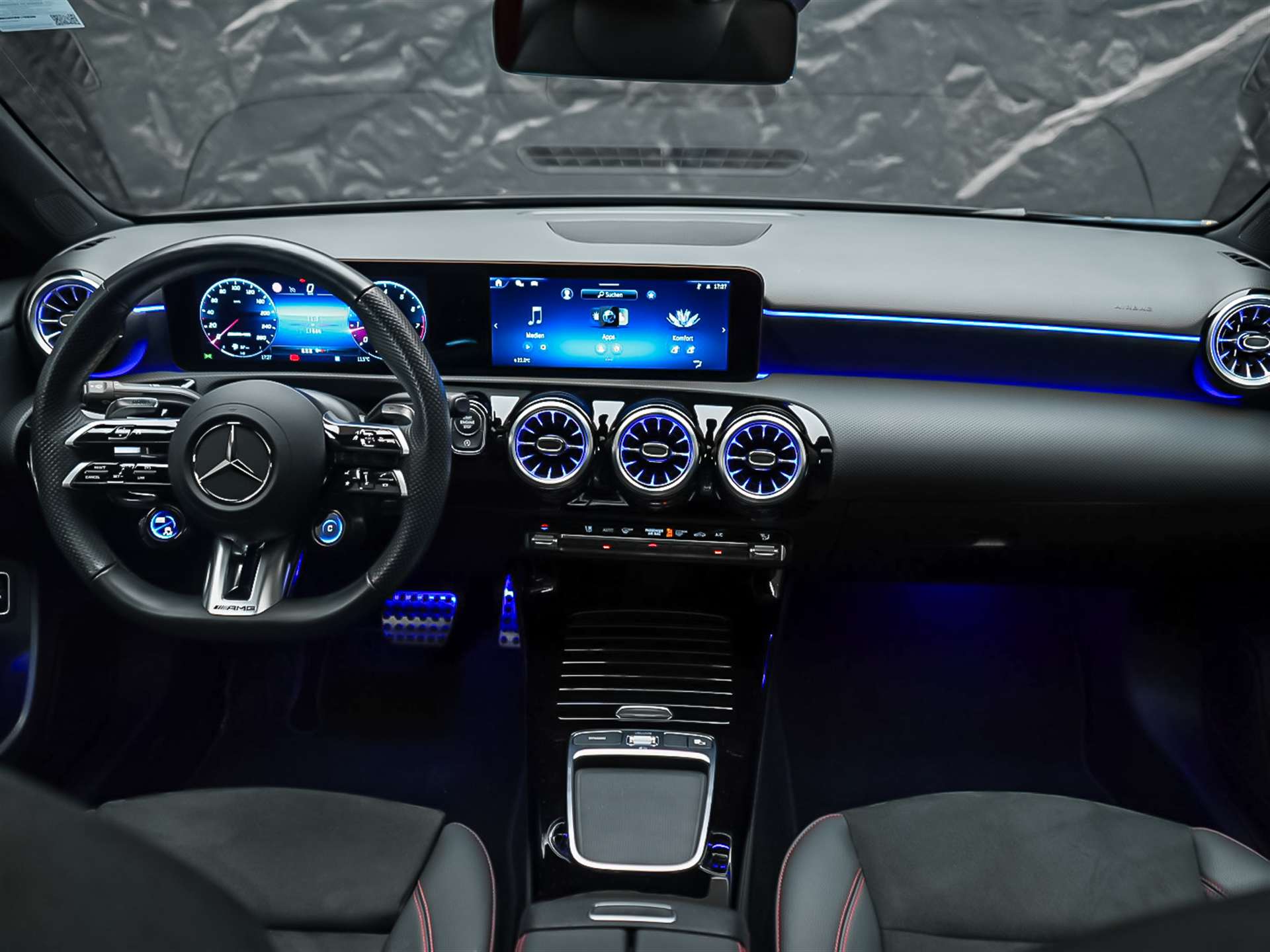 MERCEDES-BENZ A 35 AMG 4Matic+ 8G-DCT *Limousine*Panorama*Aero Paket*Multibeam LED*-image-22