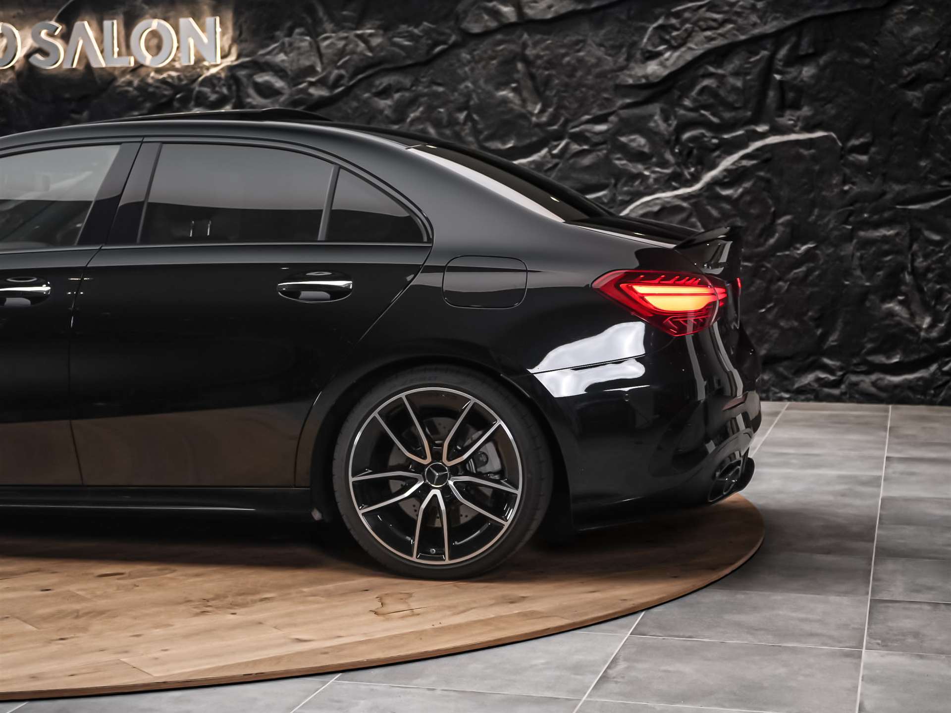 MERCEDES-BENZ A 35 AMG 4Matic+ 8G-DCT *Limousine*Panorama*Aero Paket*Multibeam LED*-image-18