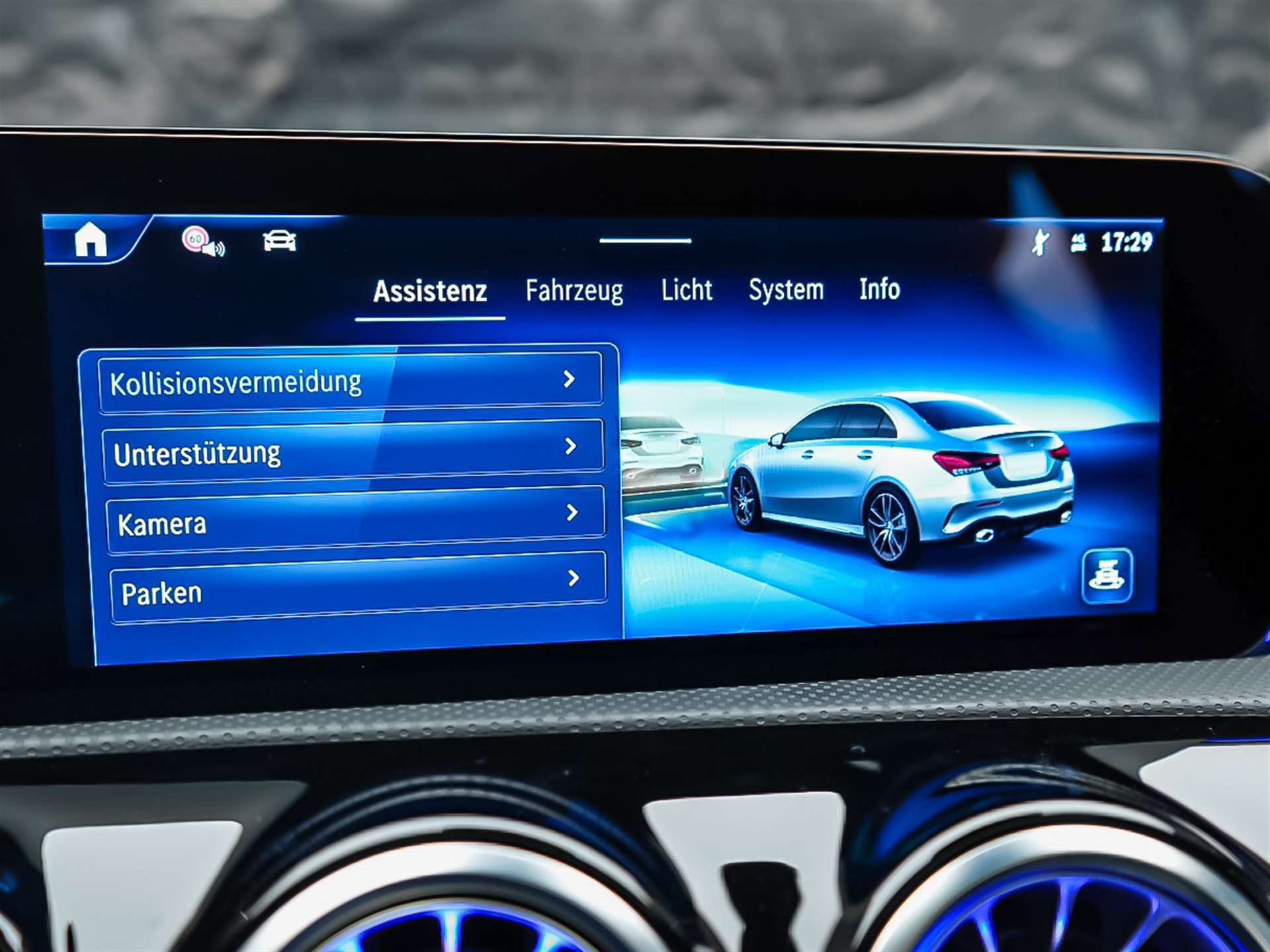 MERCEDES-BENZ A 35 AMG 4Matic+ 8G-DCT *Limousine*Panorama*Aero Paket*Multibeam LED*-image-36