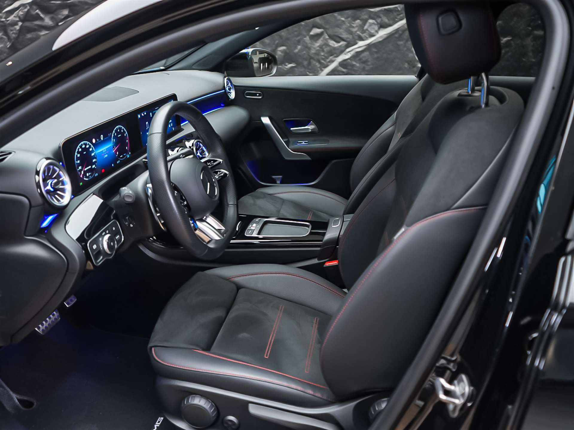 MERCEDES-BENZ A 35 AMG 4Matic+ 8G-DCT *Limousine*Panorama*Aero Paket*Multibeam LED*-image-9