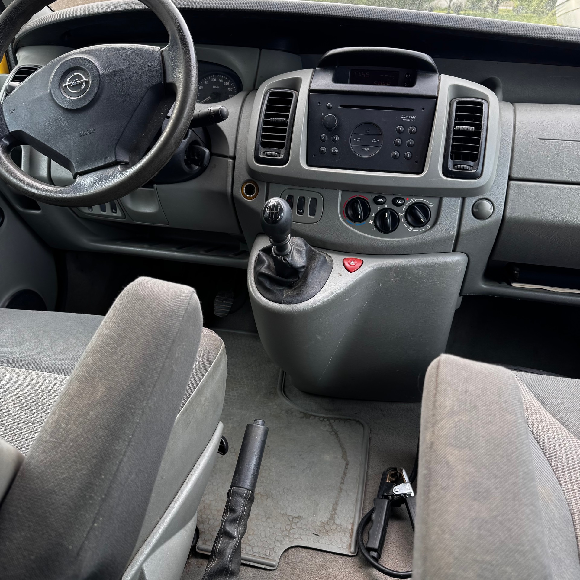 OPEL Vivaro Tour 2.5 CDTI 2.7t-image-6