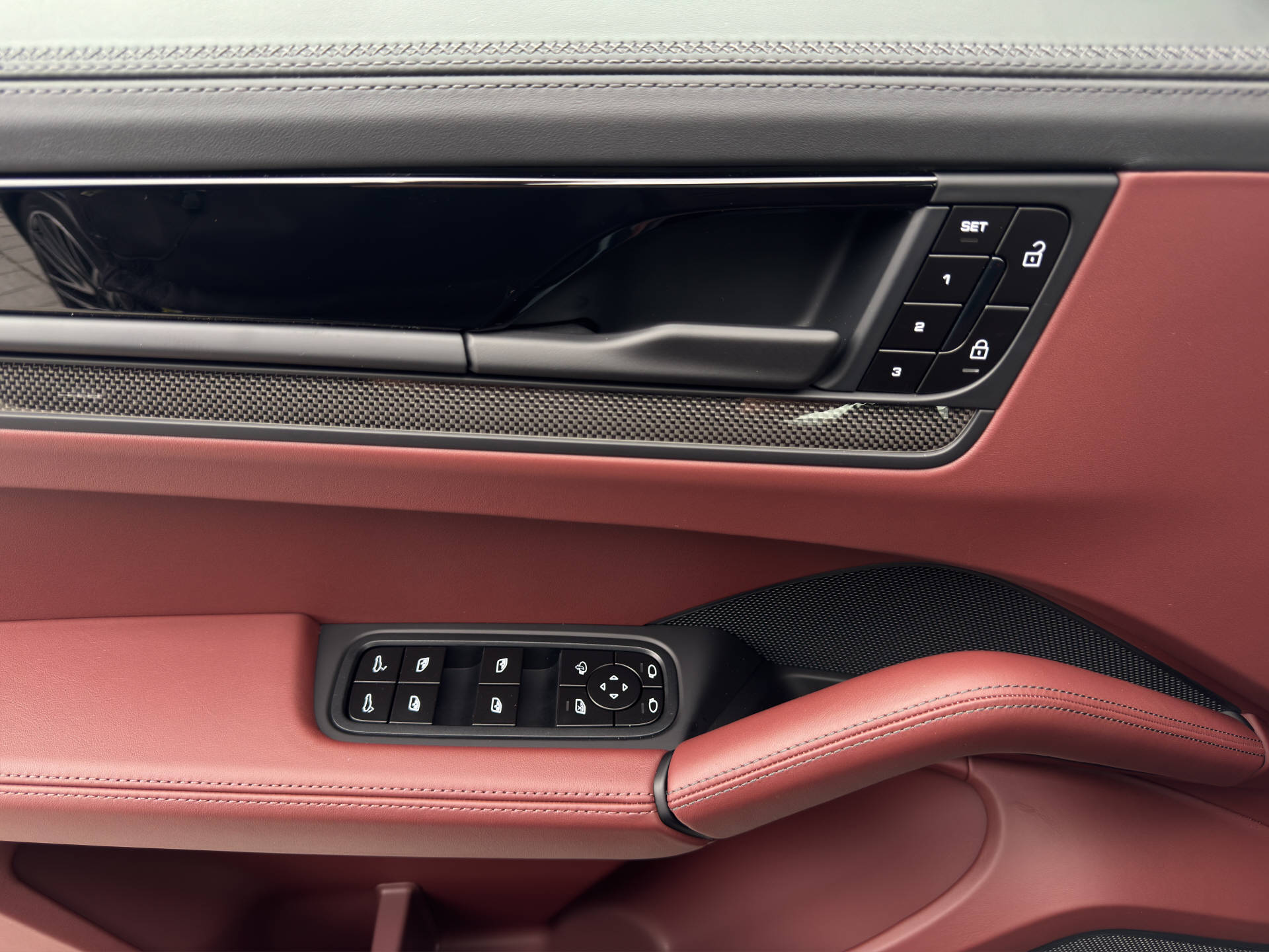 PORSCHE Cayenne GTS-image-11