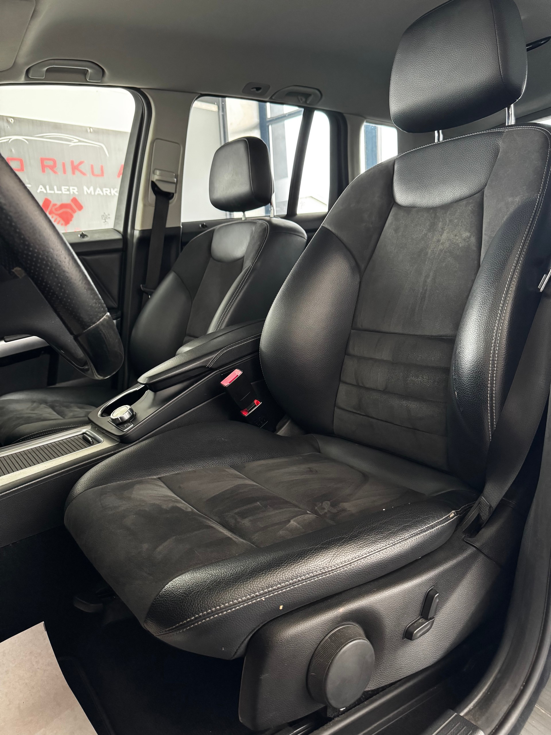 MERCEDES-BENZ GLK 220 BlueTEC 4Matic 7G-Tronic-image-13