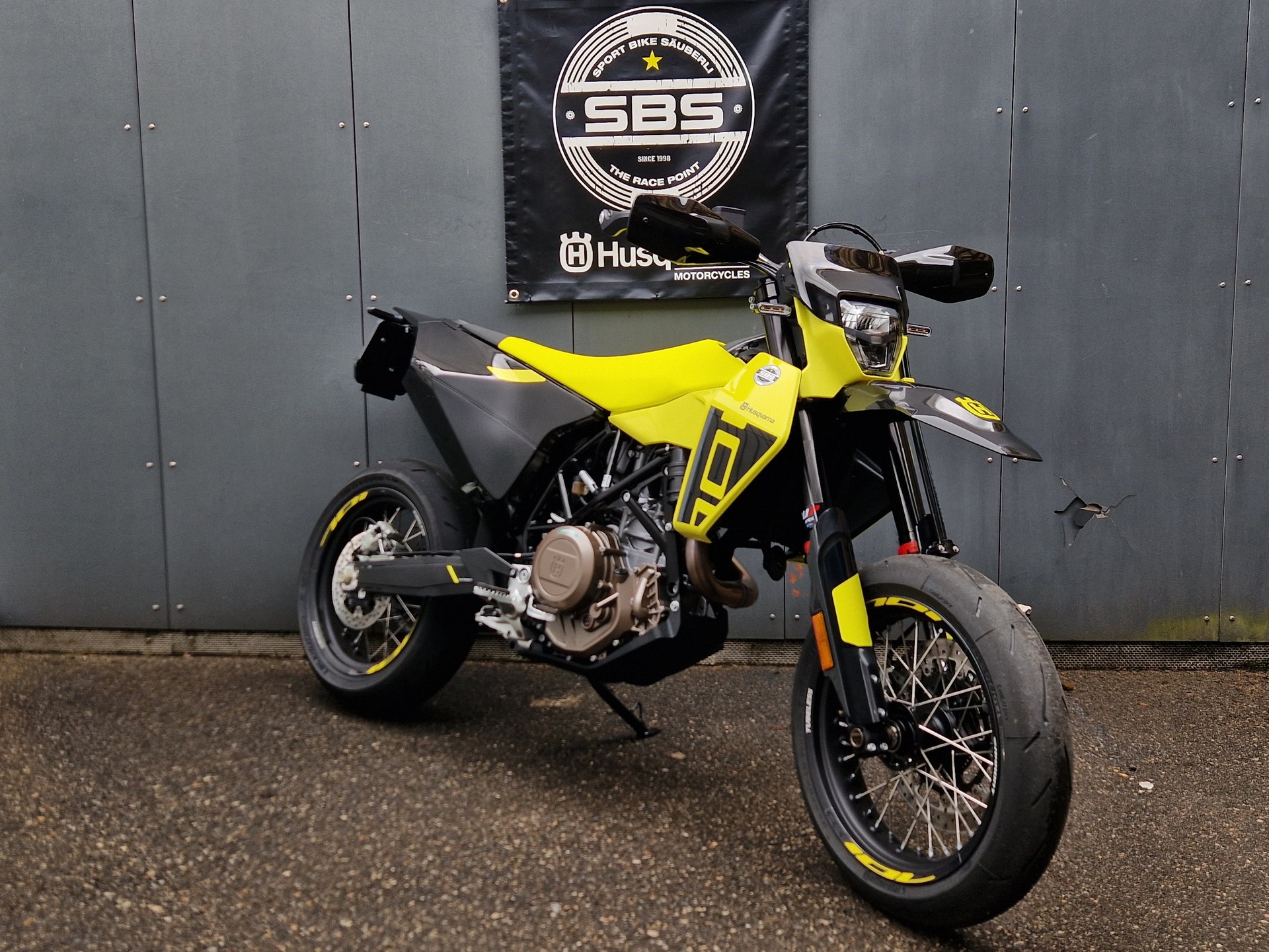 HUSQVARNA 701 Supermoto-image-6