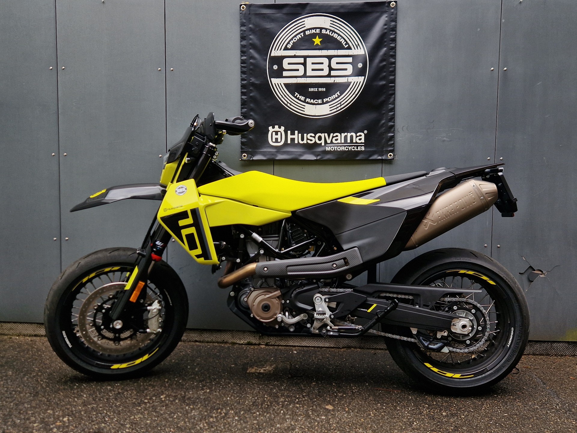 HUSQVARNA 701 Supermoto-image-0