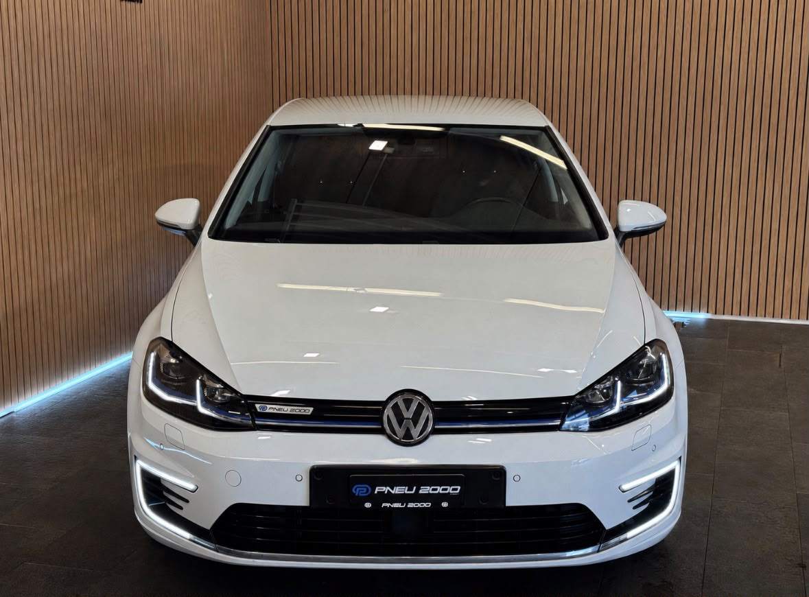 VW e-Golf-showroom-element-1