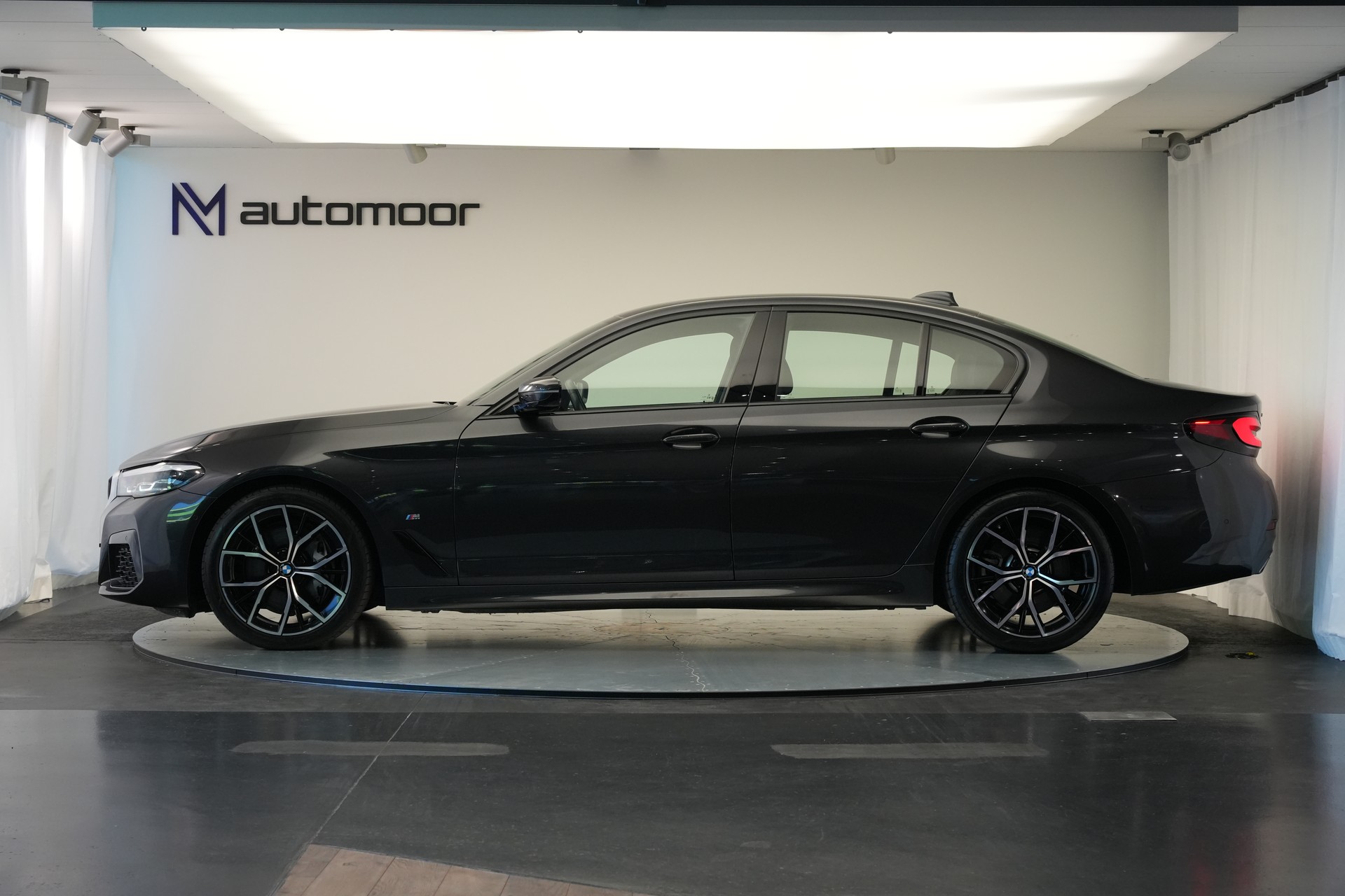 BMW 530d xDrive 48V M Sport Steptronic *AHK*-image-7
