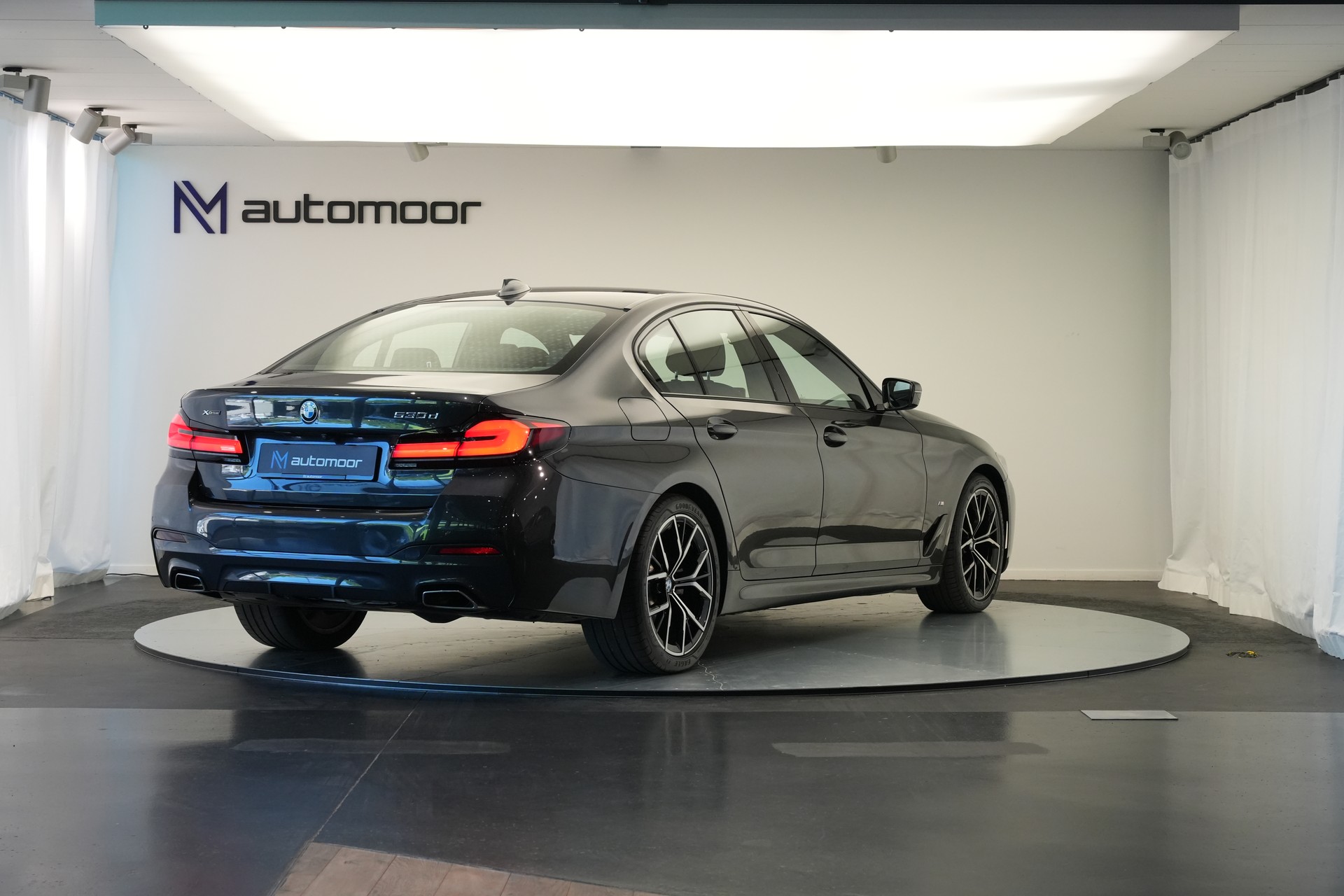 BMW 530d xDrive 48V M Sport Steptronic *AHK*-image-4
