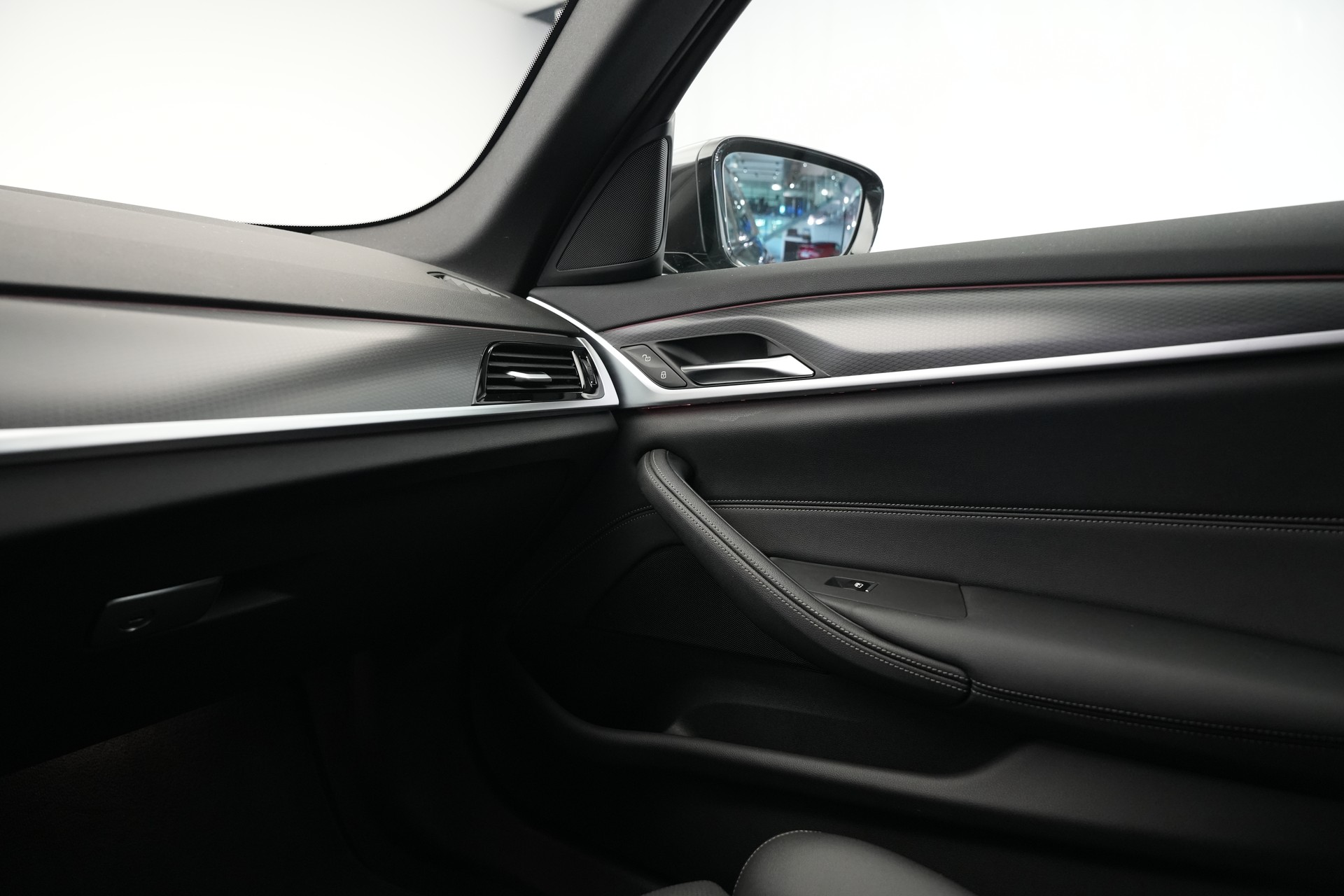 BMW 530d xDrive 48V M Sport Steptronic *AHK*-image-27