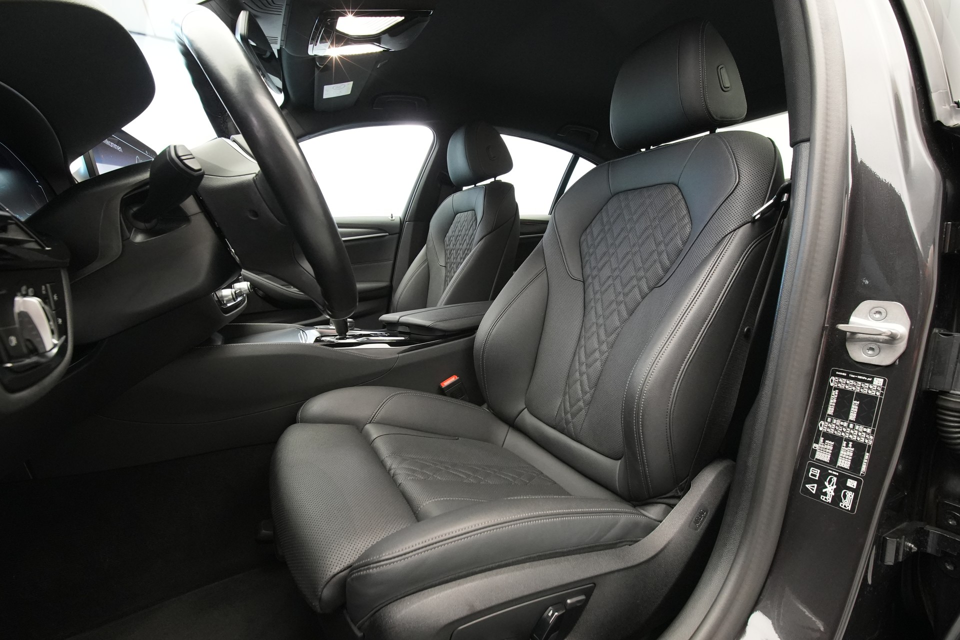 BMW 530d xDrive 48V M Sport Steptronic *AHK*-image-11