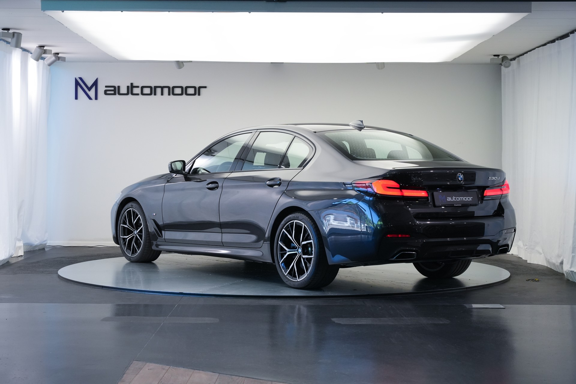 BMW 530d xDrive 48V M Sport Steptronic *AHK*-image-6