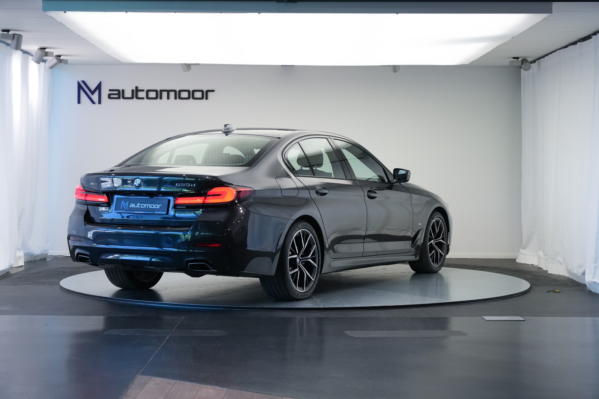 BMW 530d xDrive 48V M Sport Steptronic *AHK*-image-4
