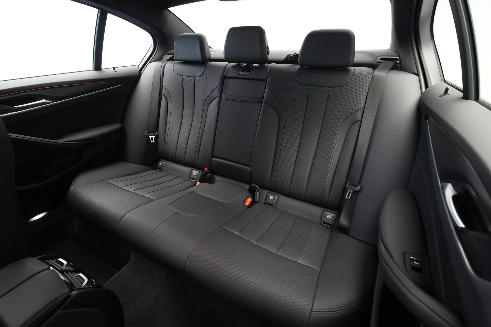 BMW 530d xDrive 48V M Sport Steptronic *AHK*-image-12
