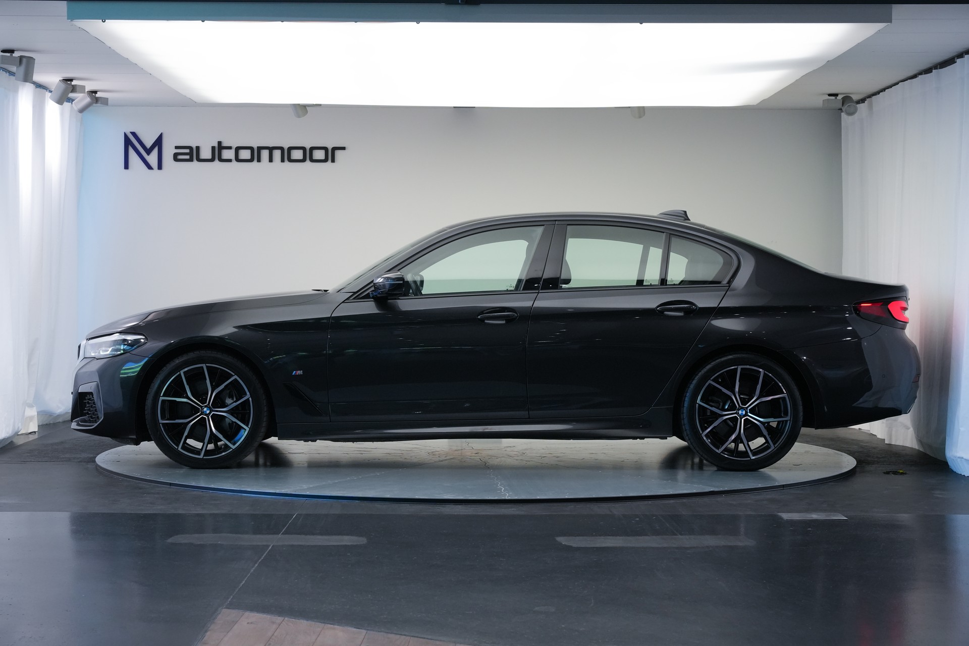 BMW 530d xDrive 48V M Sport Steptronic *AHK*-image-8