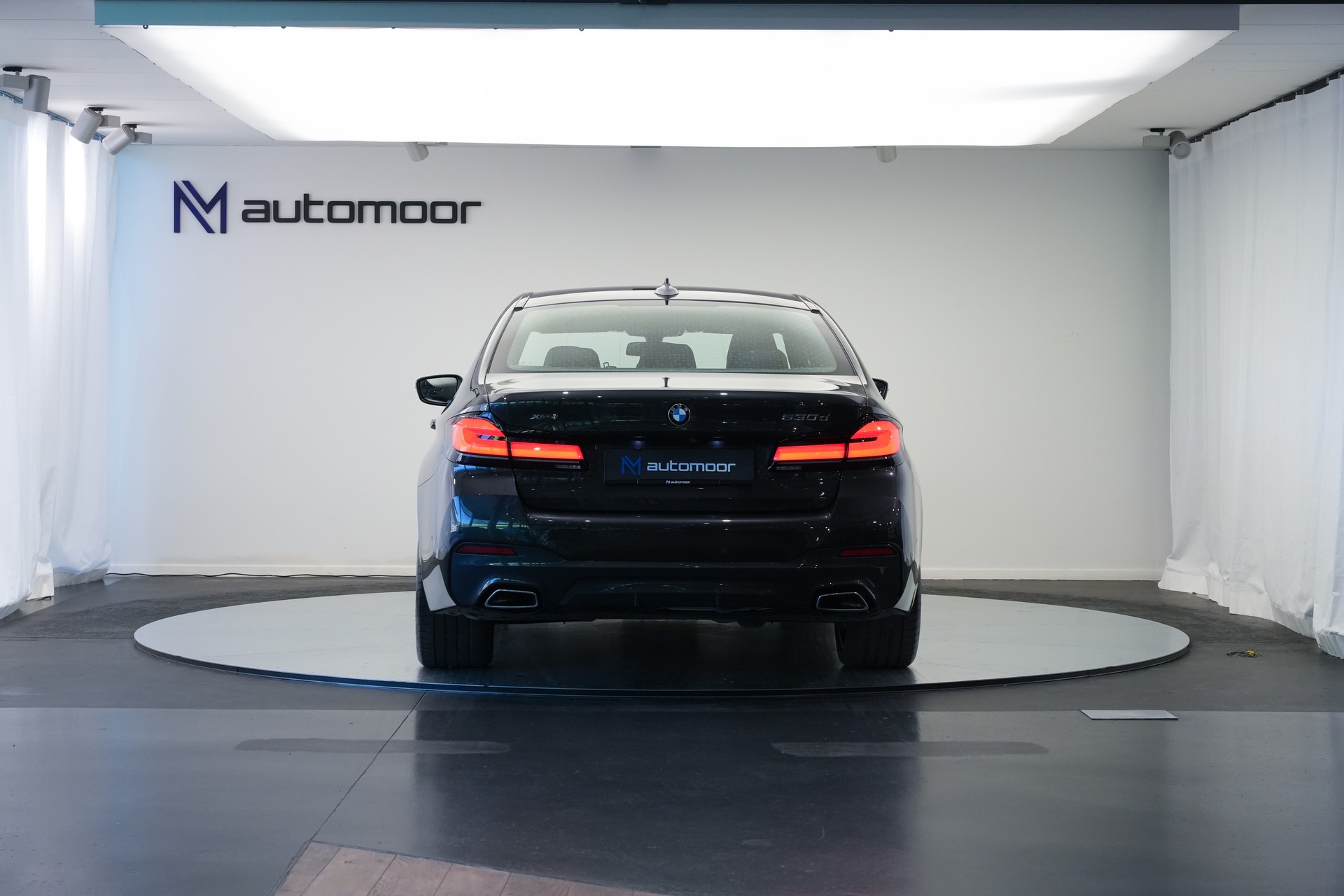 BMW 530d xDrive 48V M Sport Steptronic *AHK*-image-5