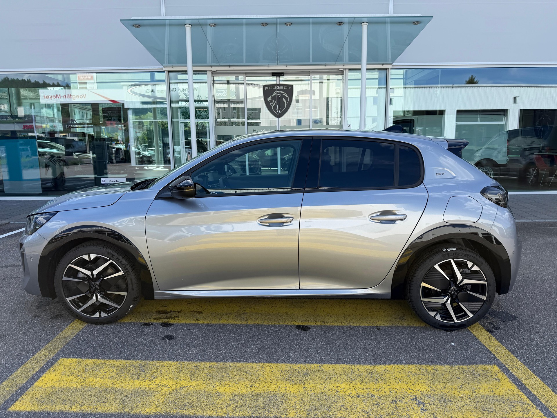 PEUGEOT 208 1.2 Hybrid 145 GT
