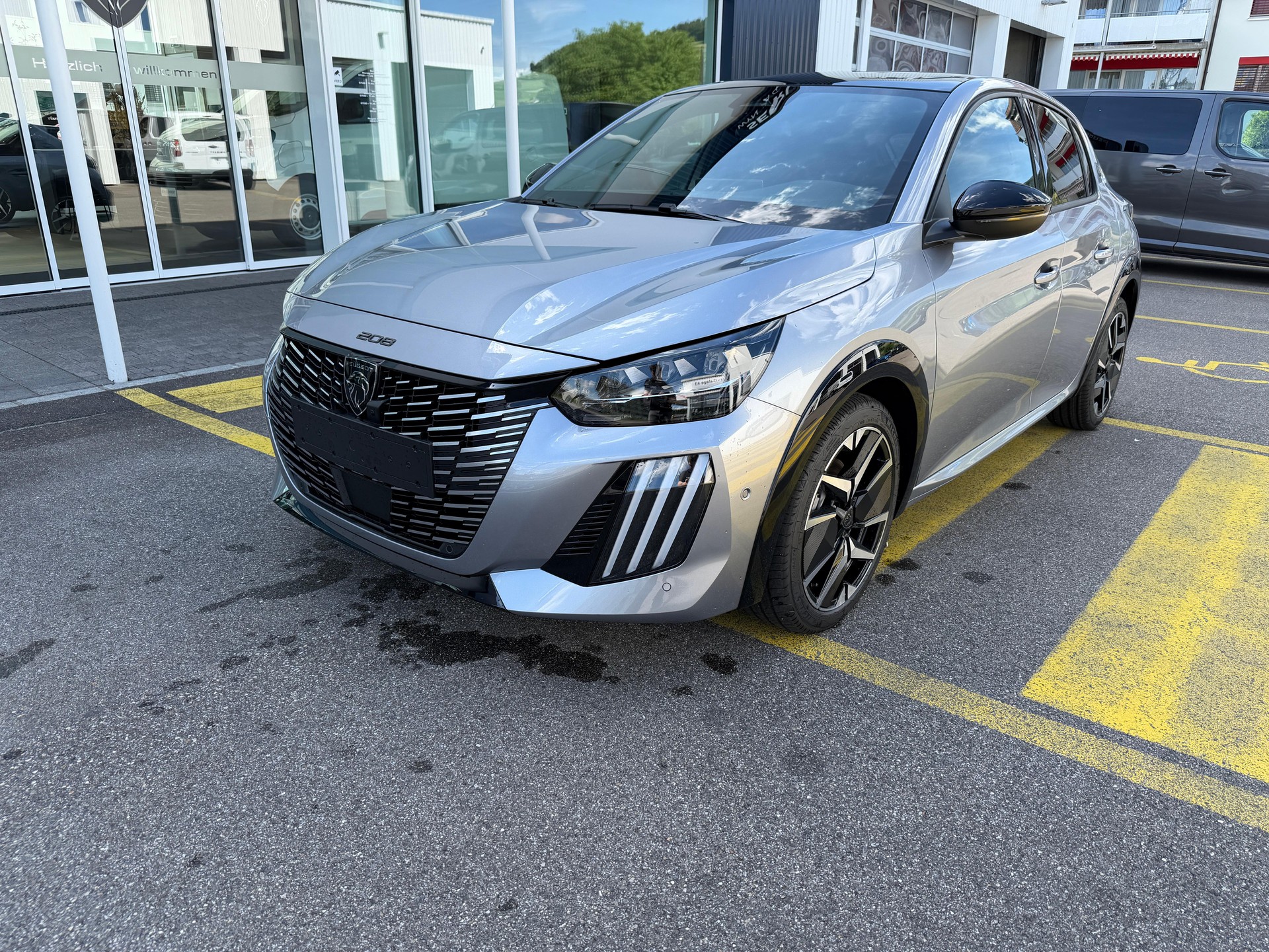 PEUGEOT 208 1.2 Hybrid 145 GT-image-7