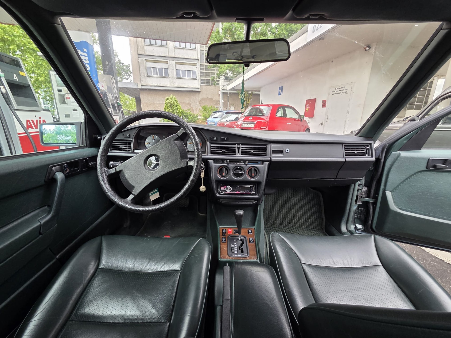 MERCEDES-BENZ 190 E 2.6-image-6