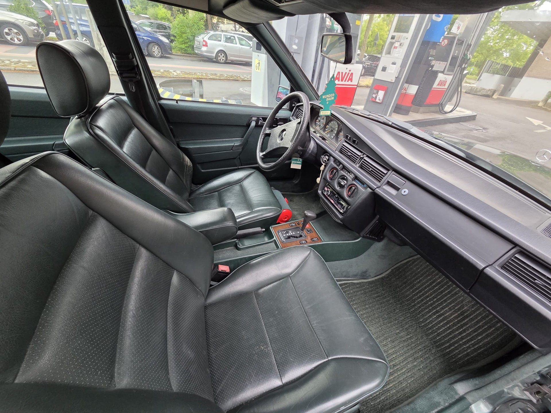 MERCEDES-BENZ 190 E 2.6-image-5