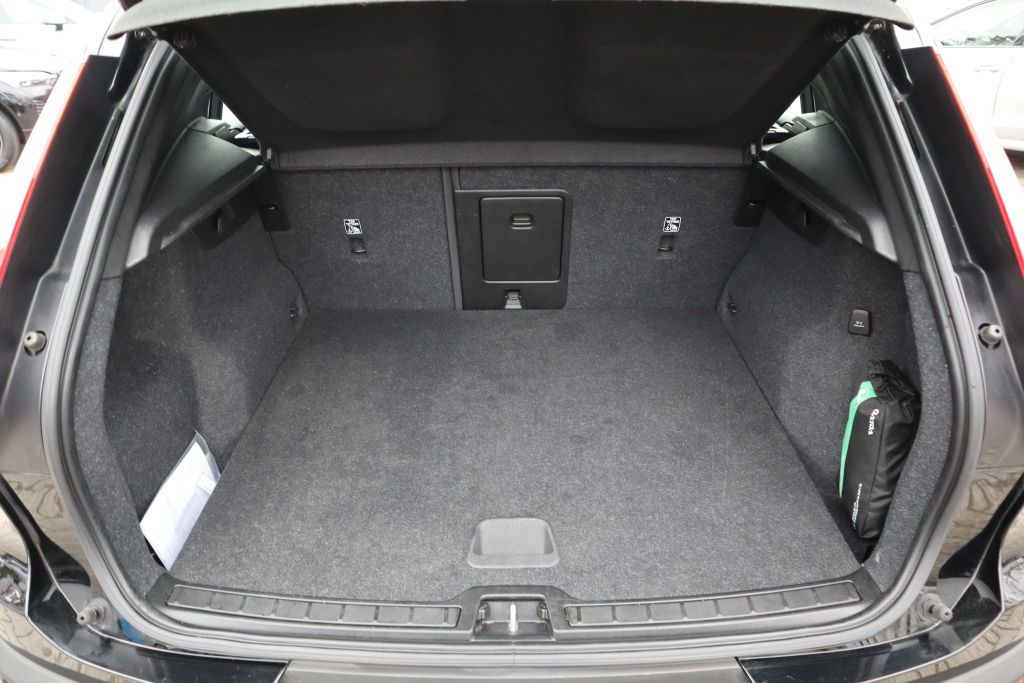 VOLVO XC40 T4 PHEV Core DCT-image-11