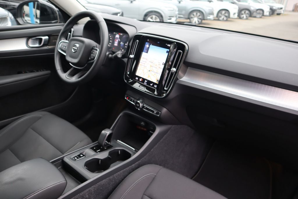 VOLVO XC40 T4 PHEV Core DCT-image-6