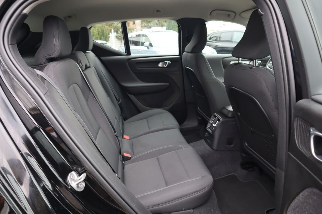 VOLVO XC40 T4 PHEV Core DCT-image-8