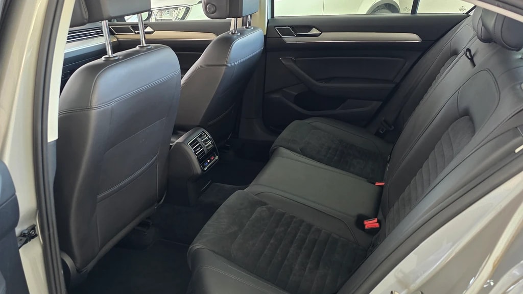 VW Passat 2.0 TDI R-Line 4Motion-image-9