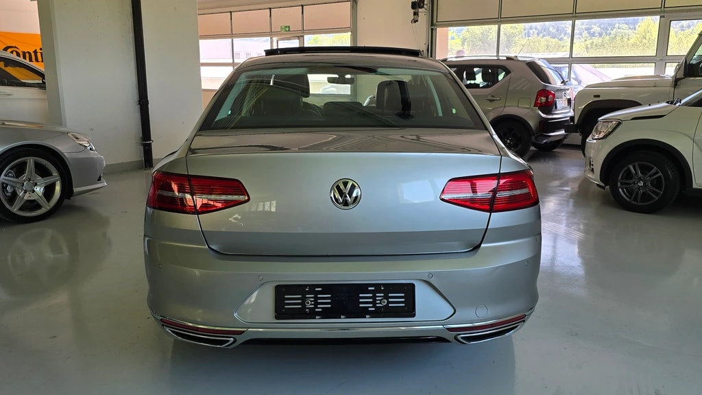 VW Passat 2.0 TDI R-Line 4Motion-image-4