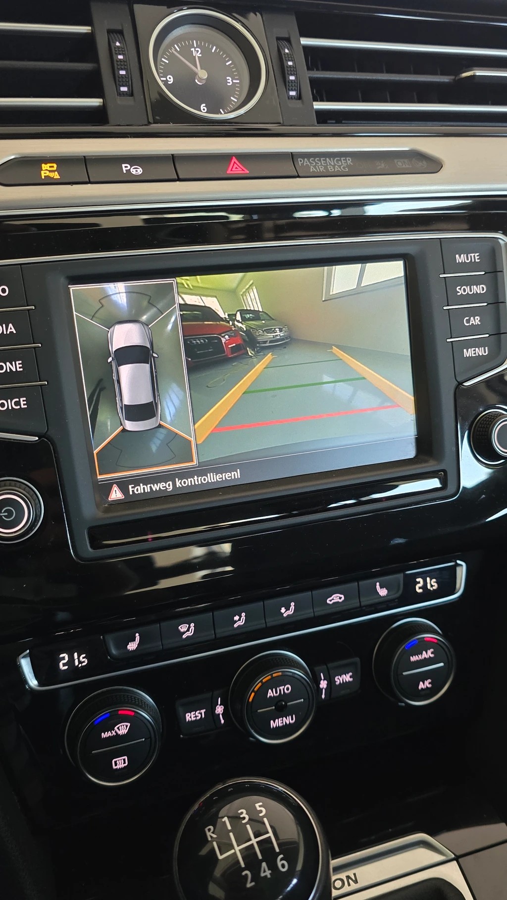 VW Passat 2.0 TDI R-Line 4Motion-image-11