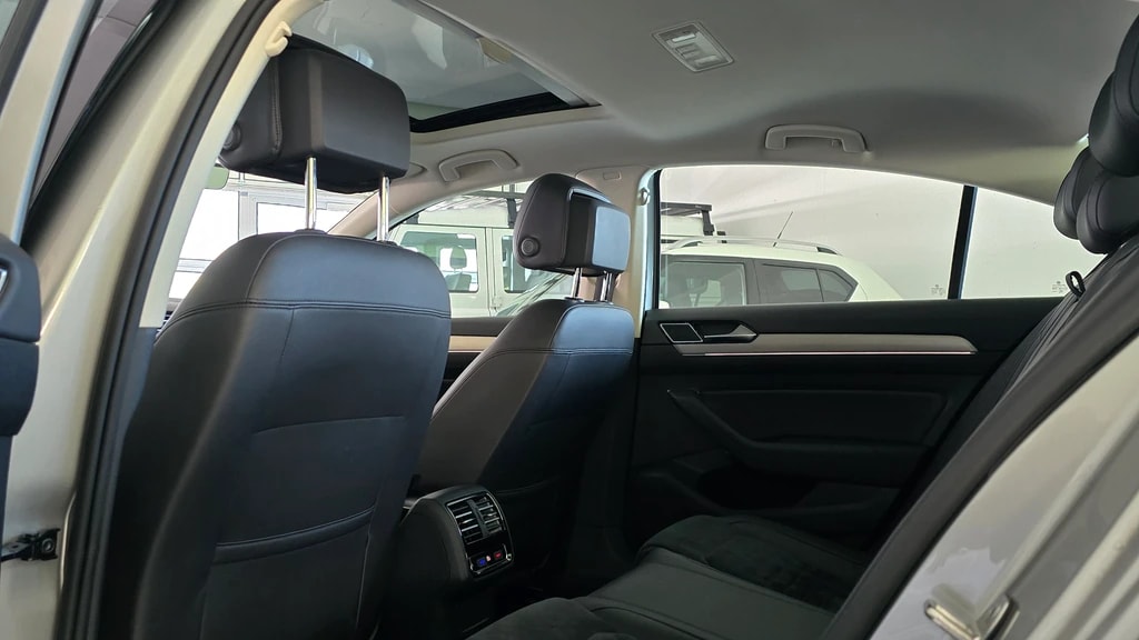 VW Passat 2.0 TDI R-Line 4Motion-image-10
