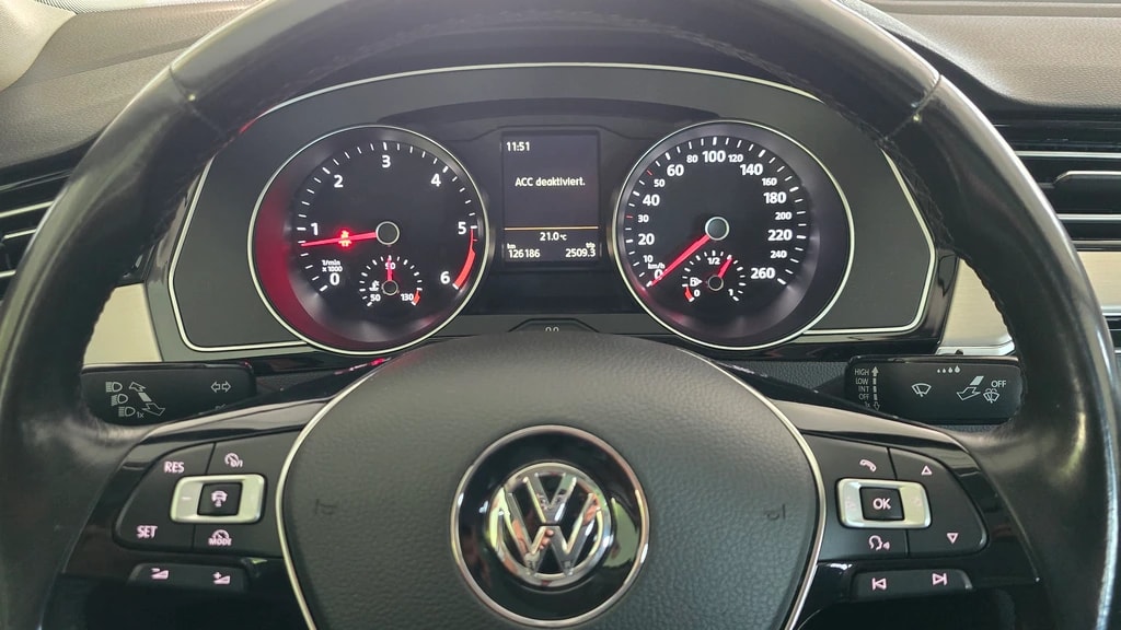 VW Passat 2.0 TDI R-Line 4Motion-image-13