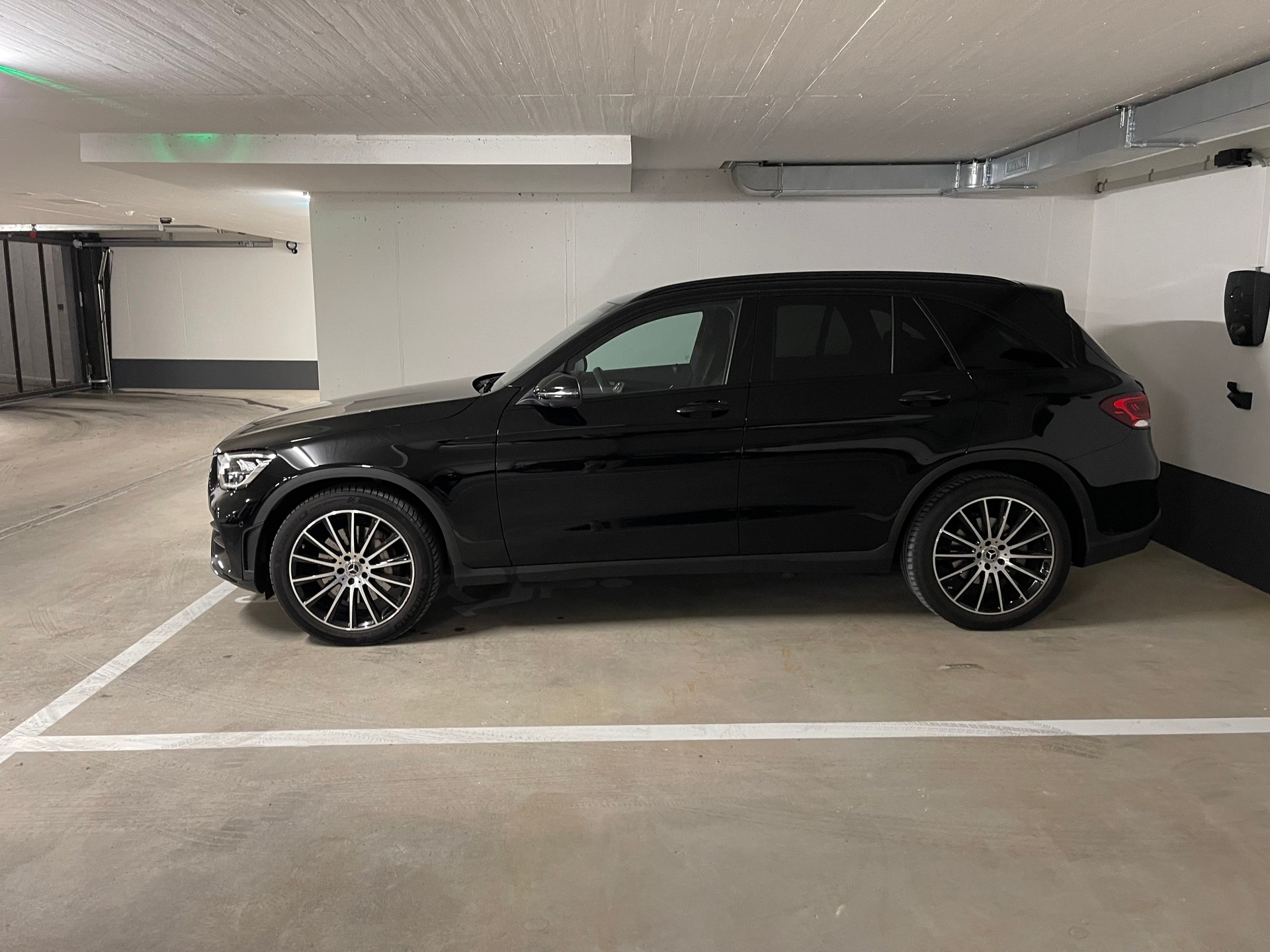 MERCEDES-BENZ GLC 200 AMG Line 4Matic 9G-Tronic-image-3