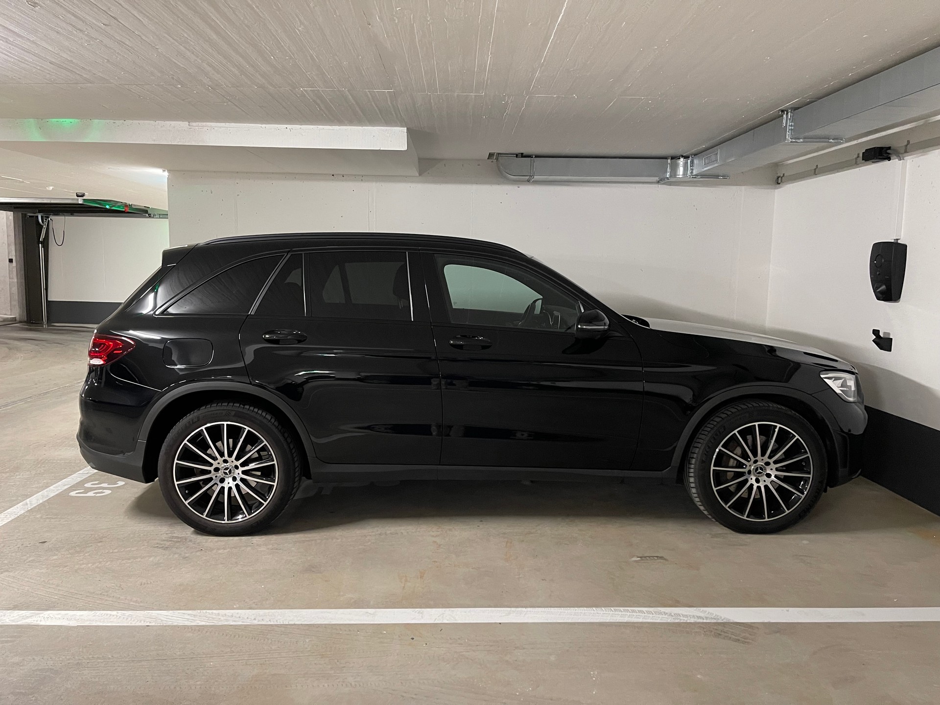 MERCEDES-BENZ GLC 200 AMG Line 4Matic 9G-Tronic-image-5