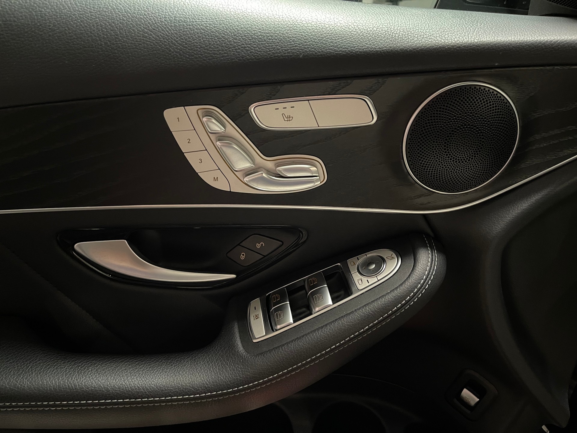 MERCEDES-BENZ GLC 200 AMG Line 4Matic 9G-Tronic-image-7