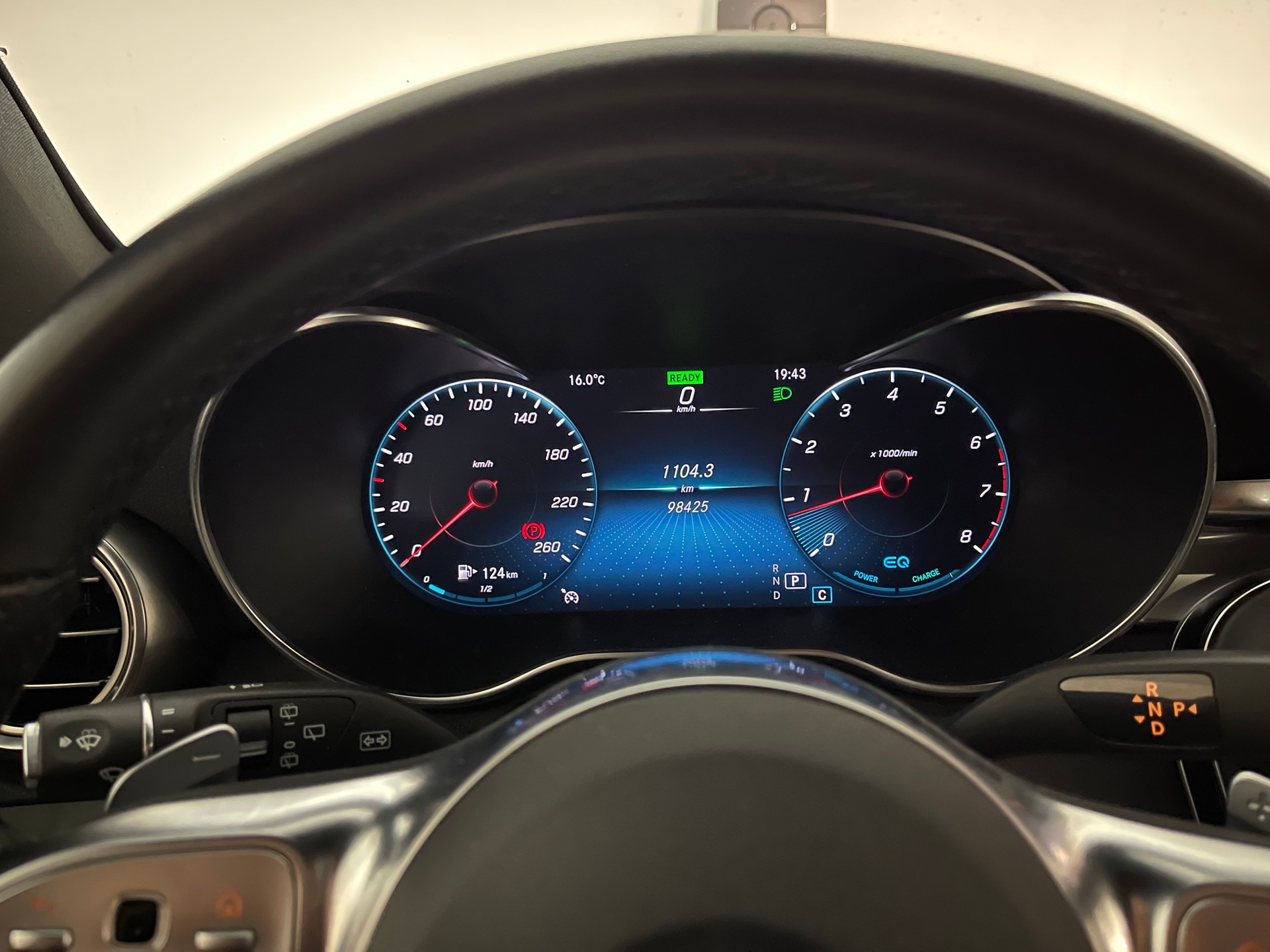MERCEDES-BENZ GLC 200 AMG Line 4Matic 9G-Tronic-image-6