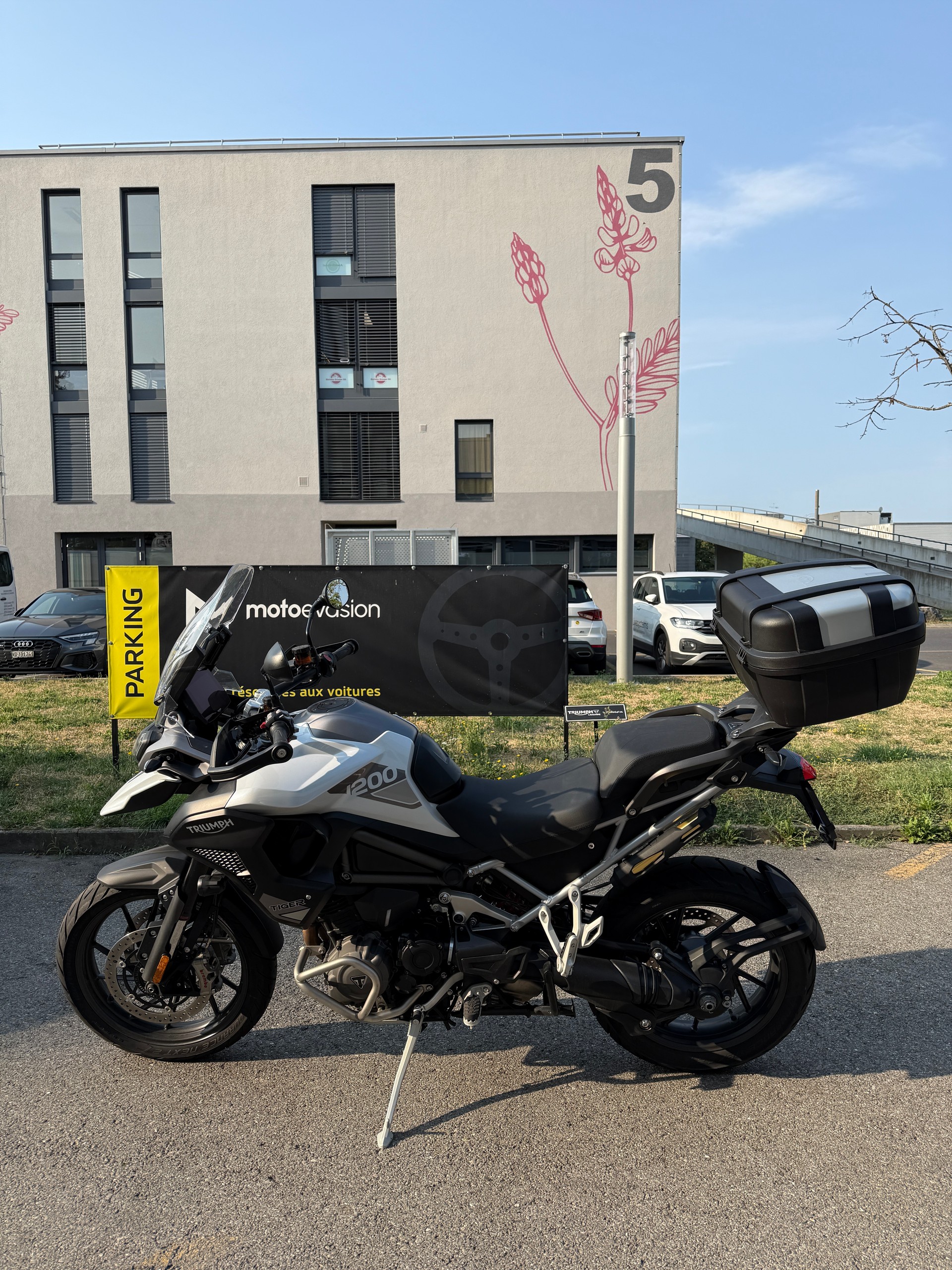 TRIUMPH 1200 GT PRO-showroom-element-1