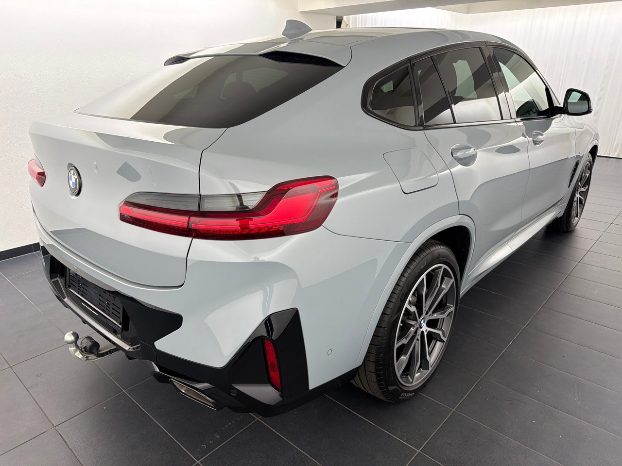 BMW X4 xDrive 48V 20d M Sport-showroom-element-2