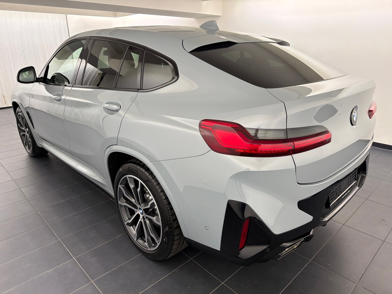 BMW X4 xDrive 48V 20d M Sport-showroom-element-1