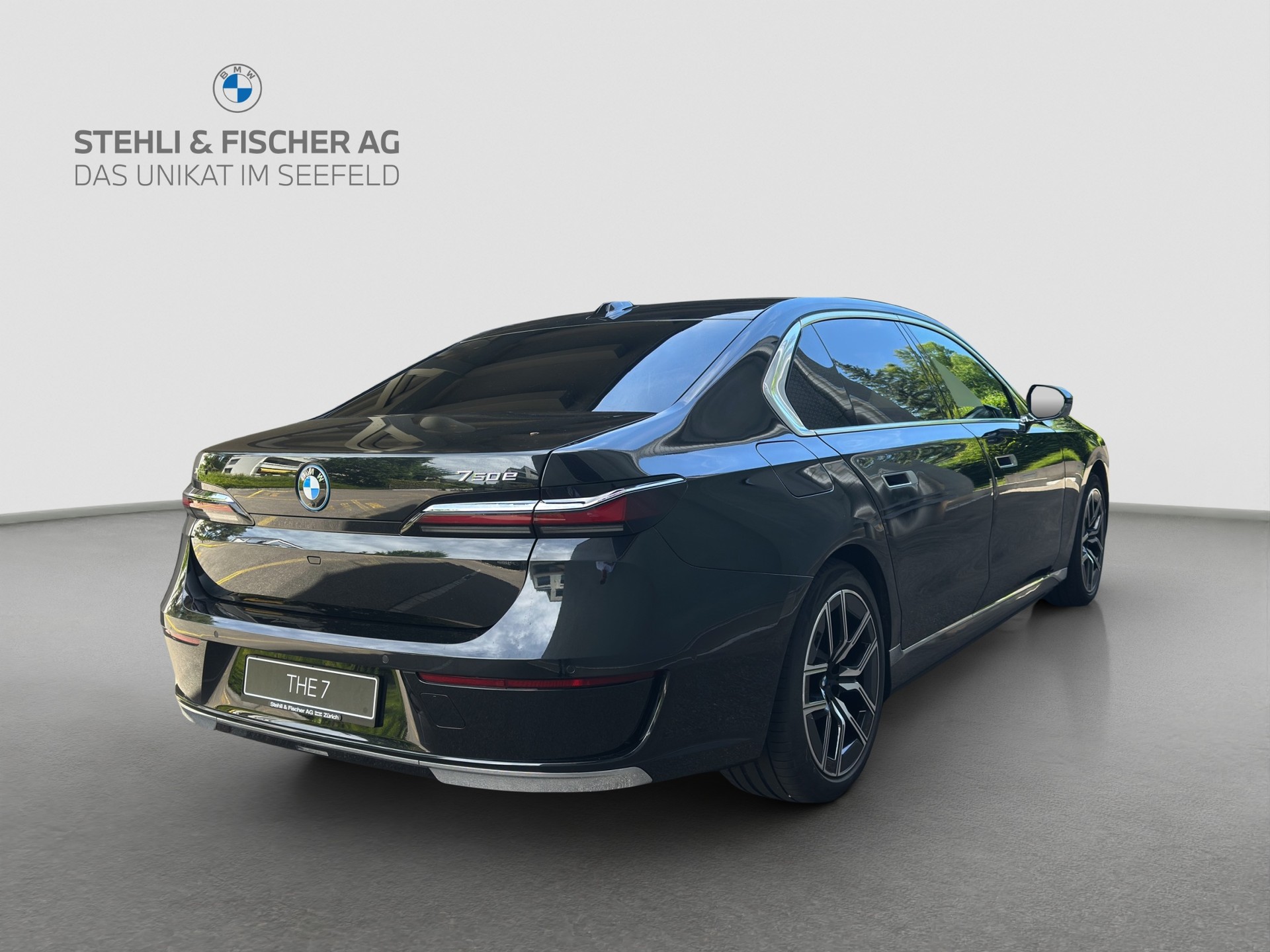 BMW 750e xDrive Steptronic-showroom-element-3