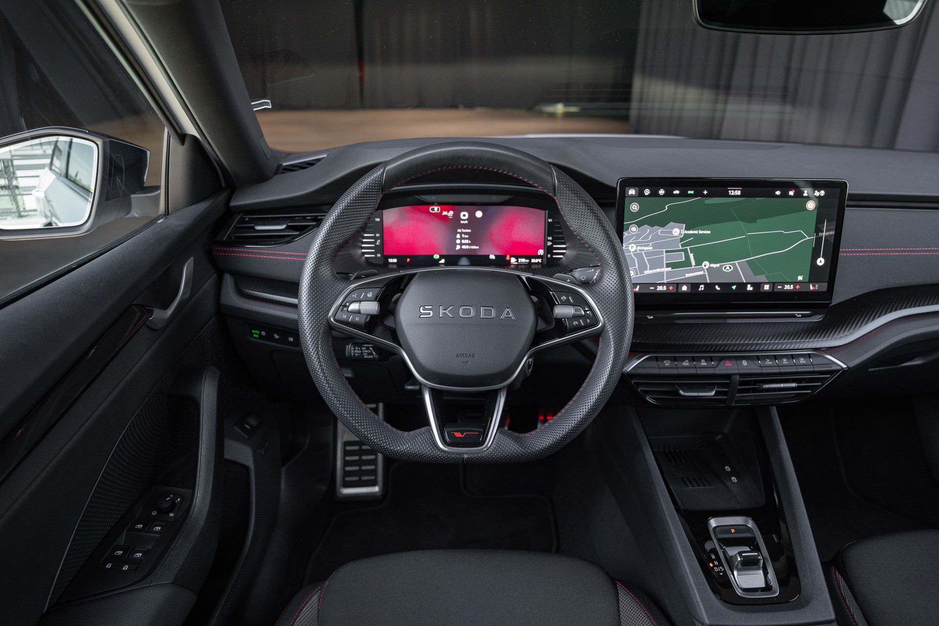 SKODA Octavia Combi 2.0 TSI DSG RS-image-15