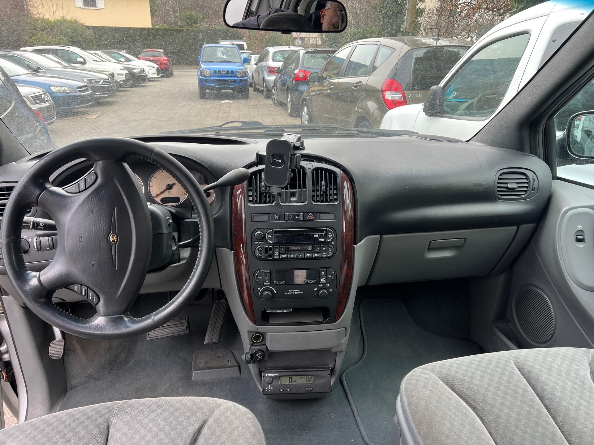 CHRYSLER Voyager 3.3 LX Automatic-image-6