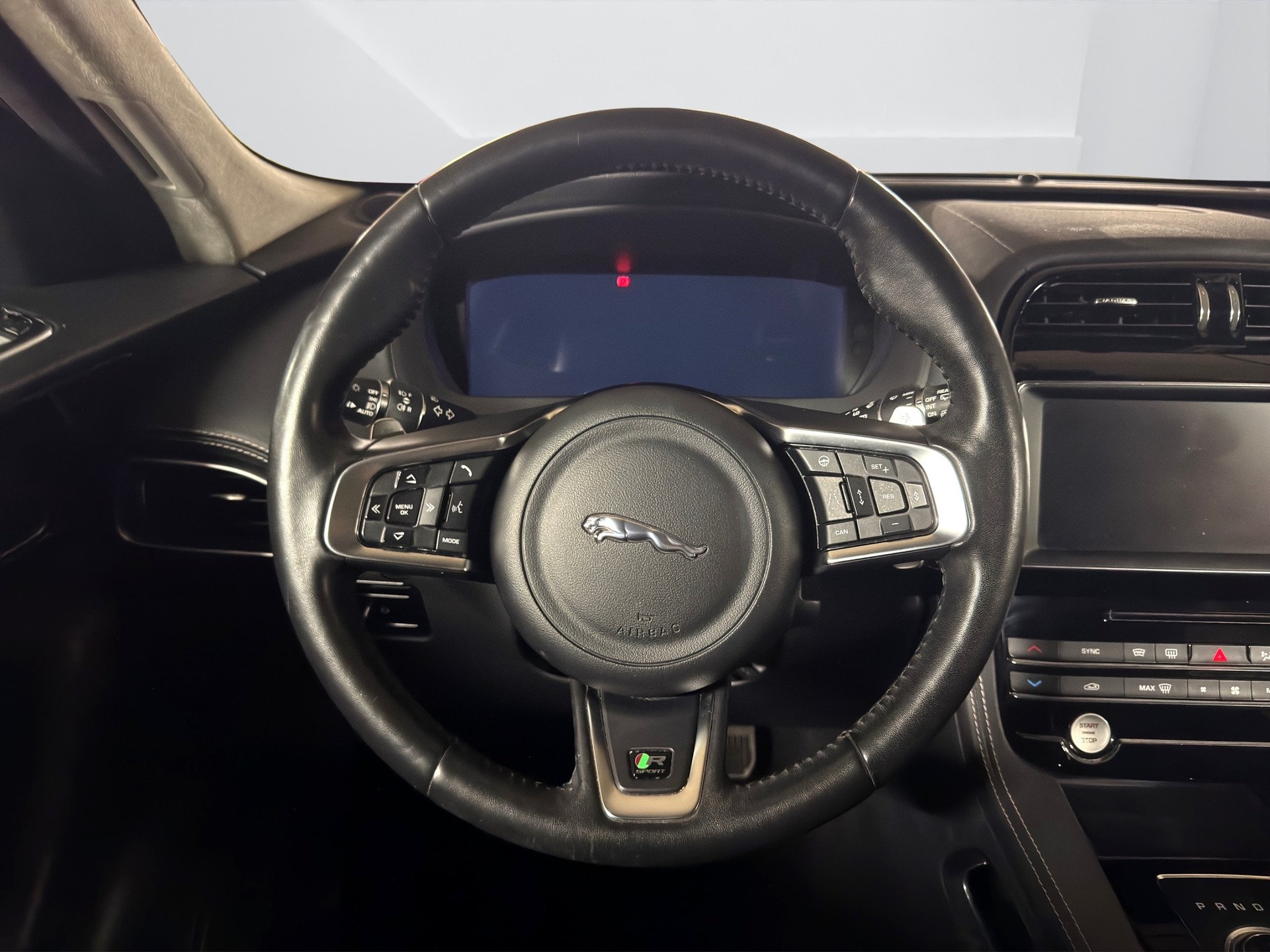 JAGUAR F-Pace 25t 2.0 R-Sport AWD Automatik-image-14