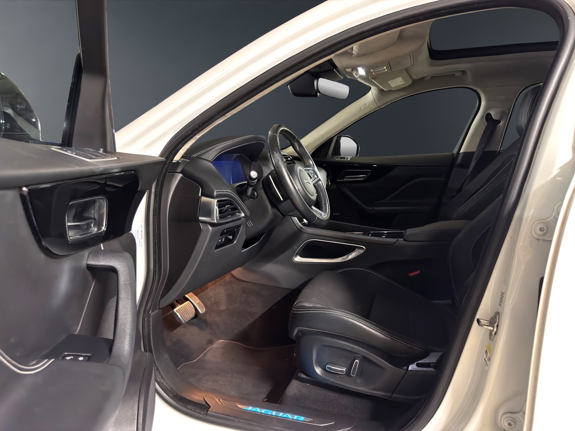 JAGUAR F-Pace 25t 2.0 R-Sport AWD Automatik-image-9