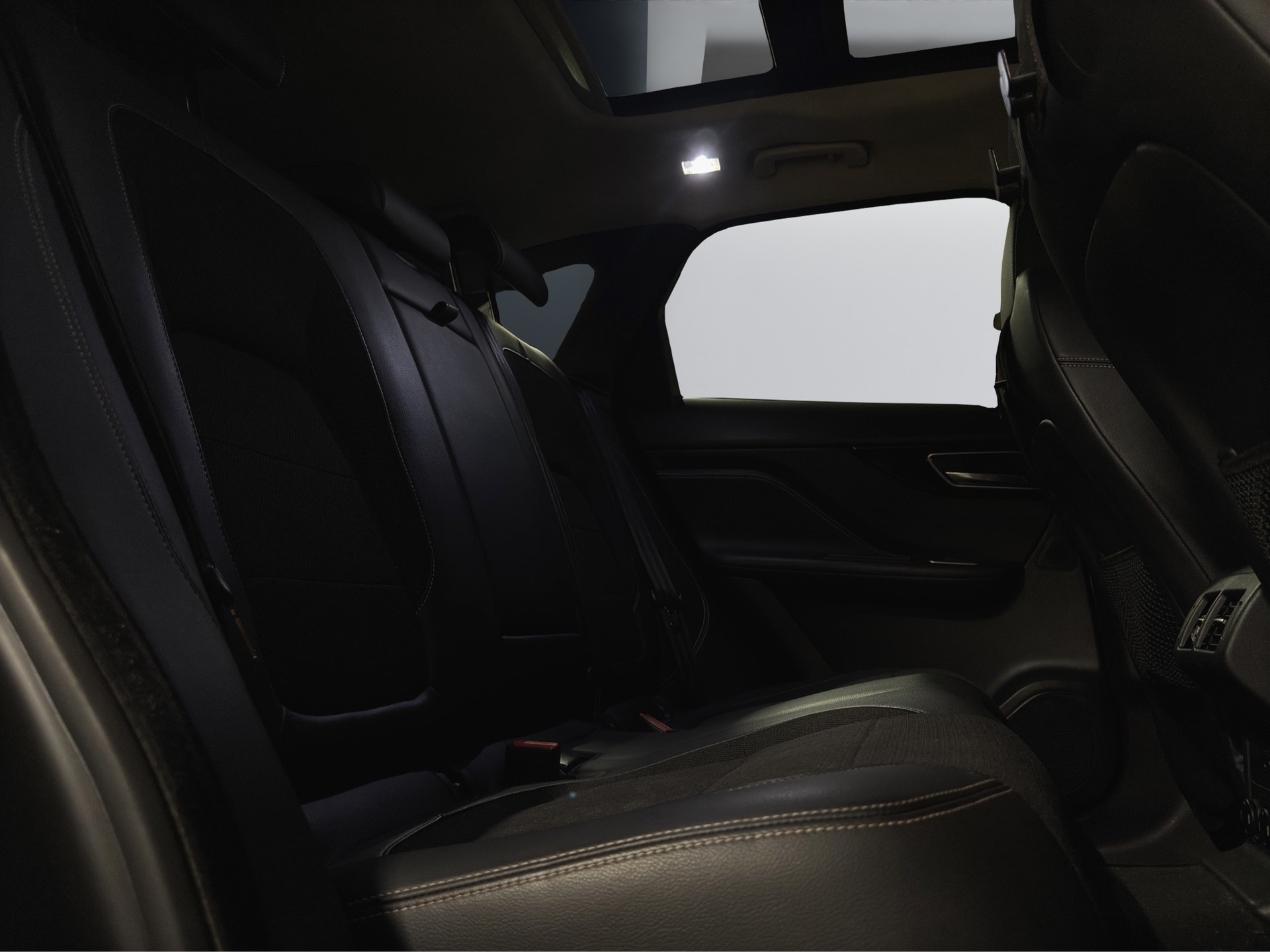 JAGUAR F-Pace 25t 2.0 R-Sport AWD Automatik-image-22