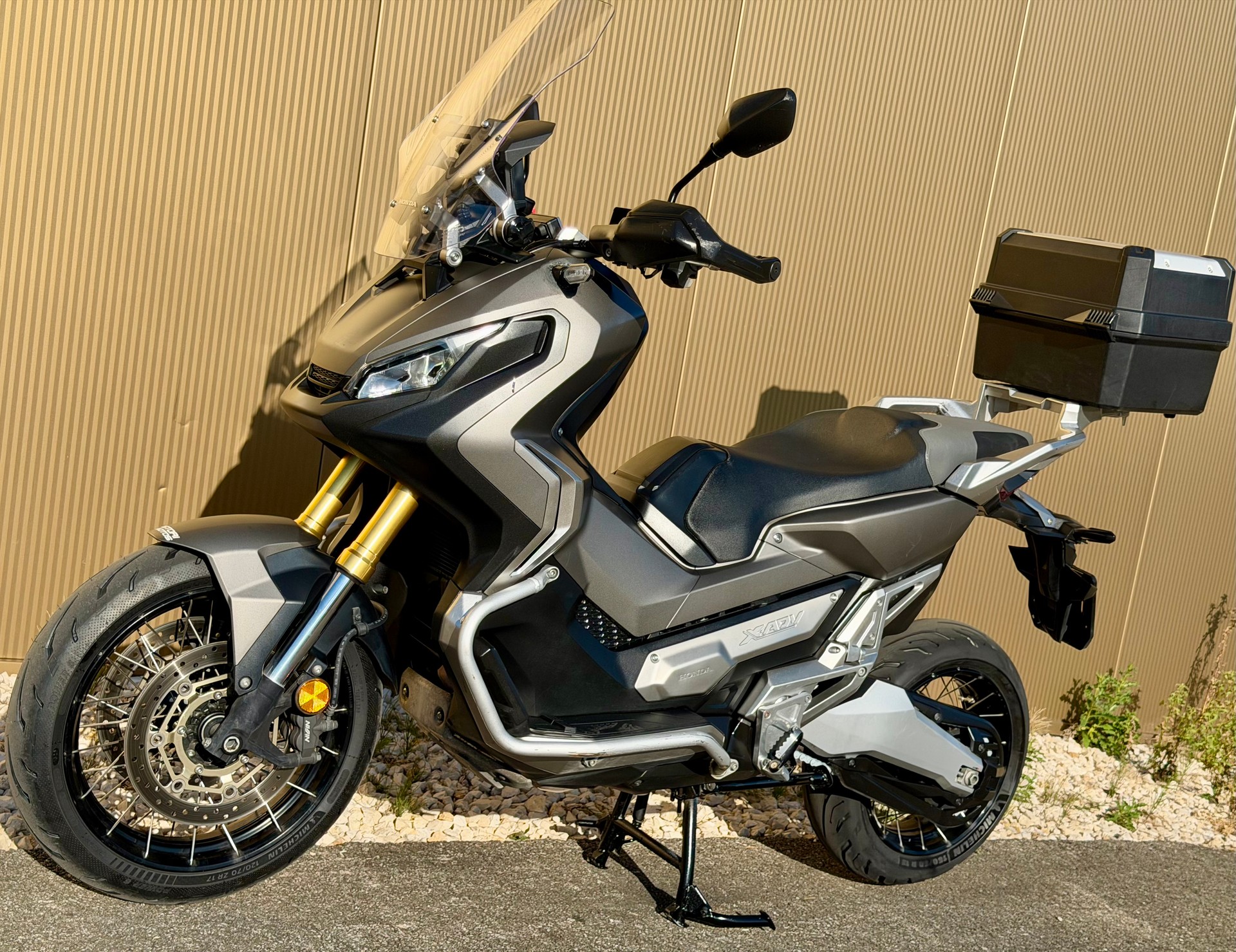 HONDA X-ADV 750 ABS-image-9