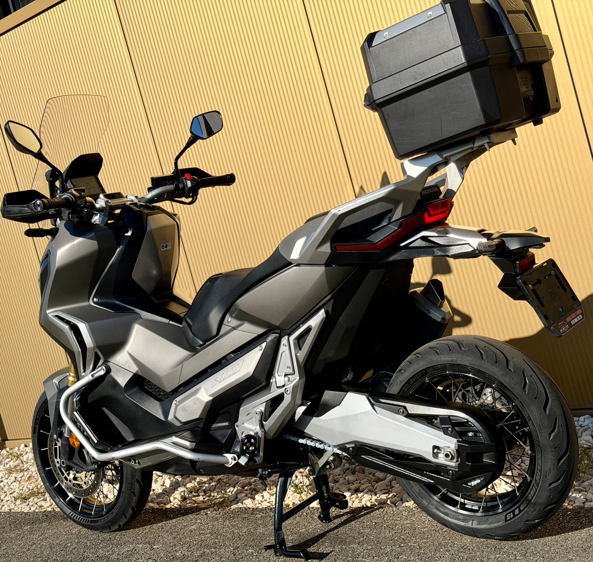 HONDA X-ADV 750 ABS-image-11