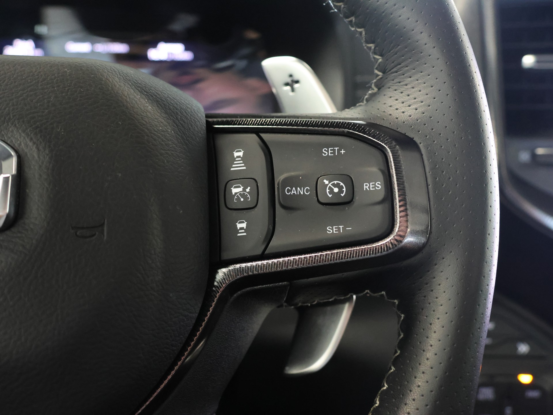DODGE Dodge Ram 1500 *Panoramadach* *Harman Kardon* *360 Kamera*-image-24