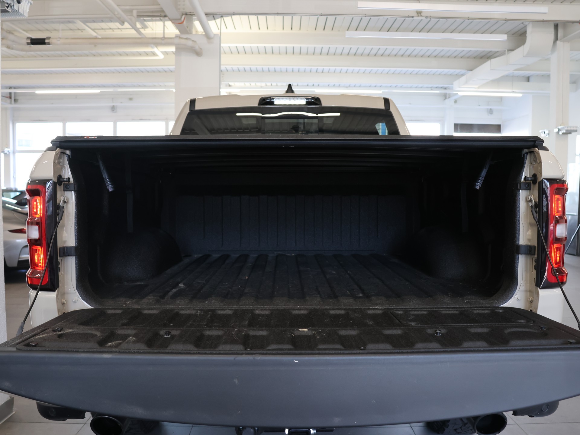 DODGE Dodge Ram 1500 *Panoramadach* *Harman Kardon* *360 Kamera*-image-38
