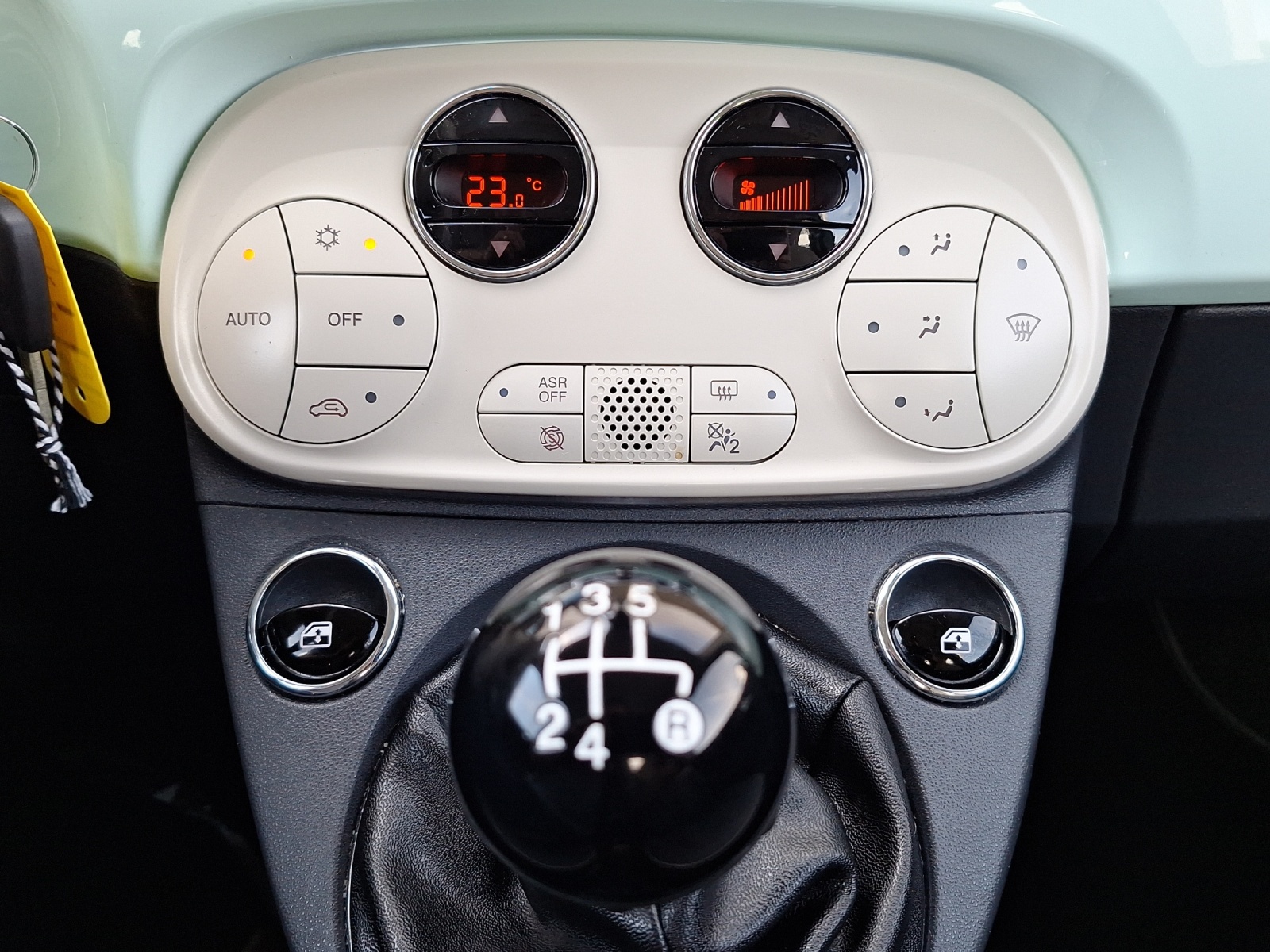 FIAT 500 C 0.9 T TwinAir Pop Star-image-11